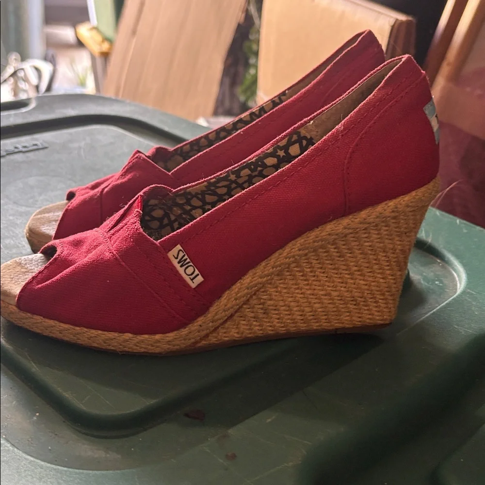 Red wedged TOMS with peekaboo toes